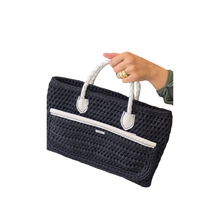 Cargar imagen en el visor de la galería, Legado Crochet Tote (Portátil 12 y 15 pulgadas)