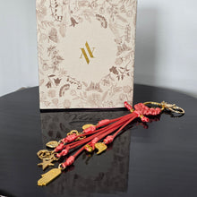 Cargar imagen en el visor de la galería, Llavero decorativo para bolsos
