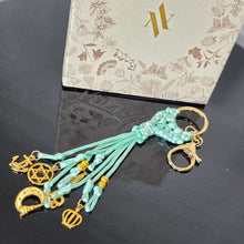 Cargar imagen en el visor de la galería, Llavero decorativo para bolsos
