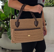 Cargar imagen en el visor de la galería, Legado Crochet Tote
